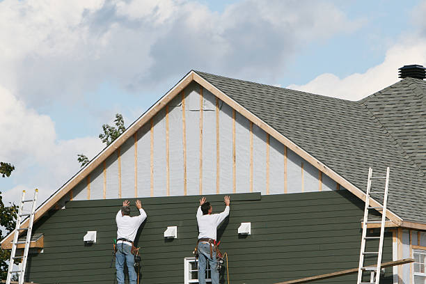 Professional Vinyl Siding technician working in New Castle, CO